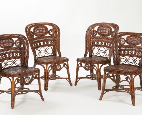 série de quatre chaises