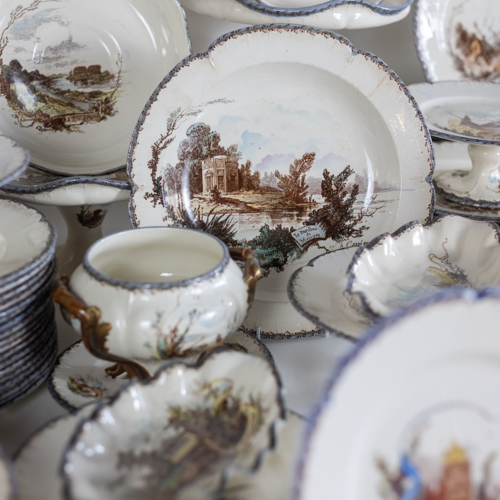 Choisy-le-Roi, Service de 200 pièces, motif du Hameau de la Reine Marie-Antoinette, XIXe en porcelaine, France (3)
