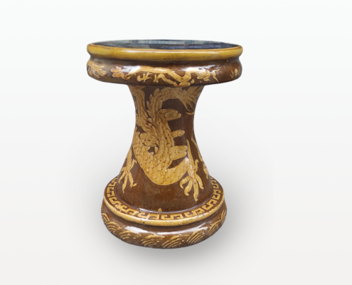 Tabouret marron, à décor de dragon, face 2