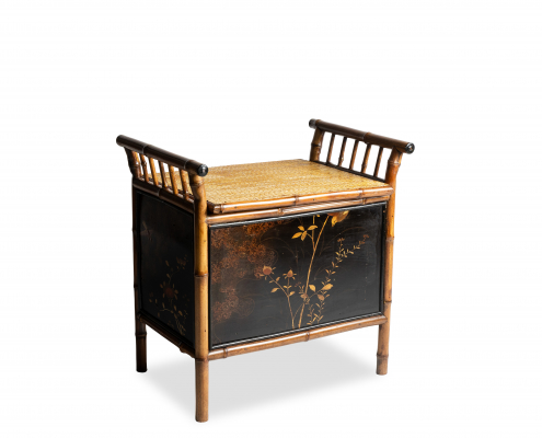 Perret & Vibert, Coffre à journaux, bambou et paille de rotin, laques décorées de motifs végétaux et aviaires et papier gaufré, XIXe siècle