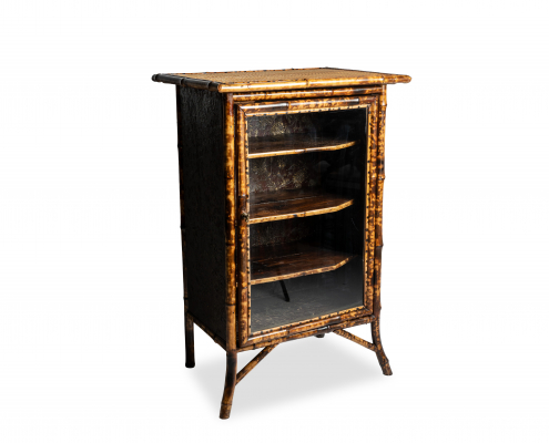 3/4 Vitrine en bambou moucheté et paille de rotin