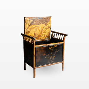 Perret & Vibert, Coffre à journaux, bambou et paille de rotin, laques décorées de motifs végétaux et aviaires et papier gaufré, XIXe siècle