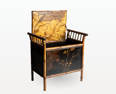 Perret & Vibert, Coffre à journaux, bambou et paille de rotin, laques décorées de motifs végétaux et aviaires et papier gaufré, XIXe siècle